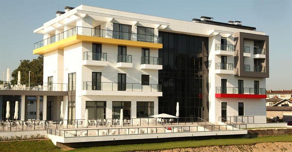 杰德酒店 Bosanska Dubica 外观 照片